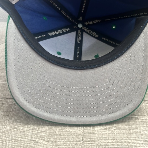 Vancouver Canucks SnapBack - Picture 4 of 5